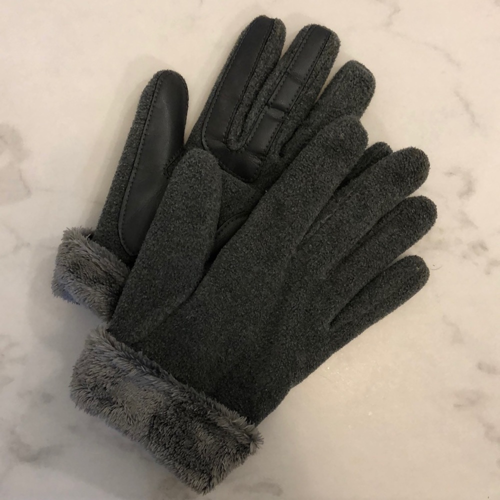 {Isotoner} Touch Screen Gloves
